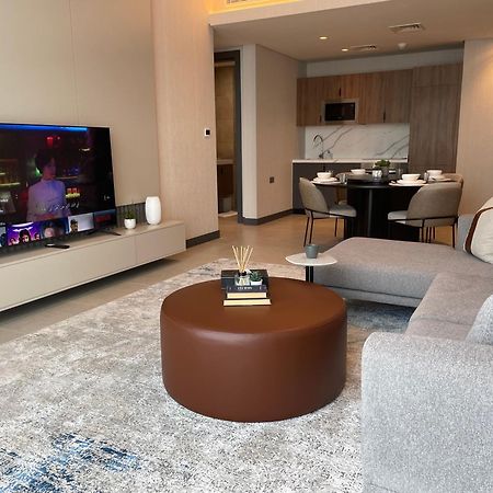 מלון מנאמה Charthouse Bahrain מראה חיצוני תמונה A living room in a typical apartment
