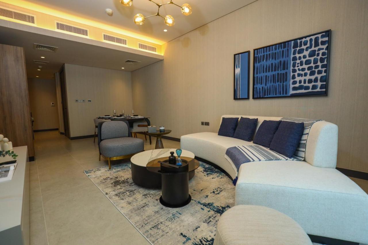מלון מנאמה Charthouse Bahrain מראה חיצוני תמונה A living room in a 2-bedroom apartment