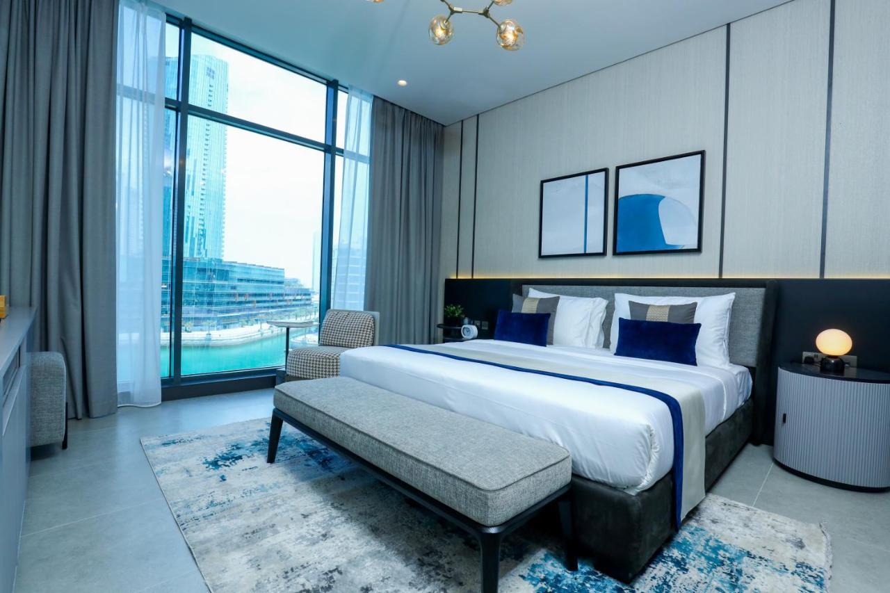 מלון מנאמה Charthouse Bahrain מראה חיצוני תמונה A bedroom at the Address Downtown Hotel