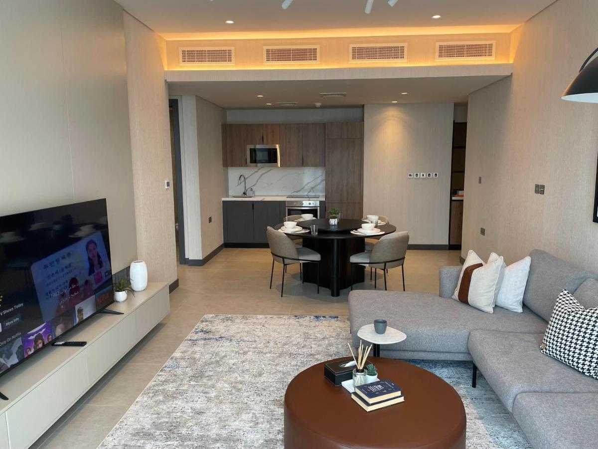 מלון מנאמה Charthouse Bahrain מראה חיצוני תמונה A living room in a two-bedroom apartment