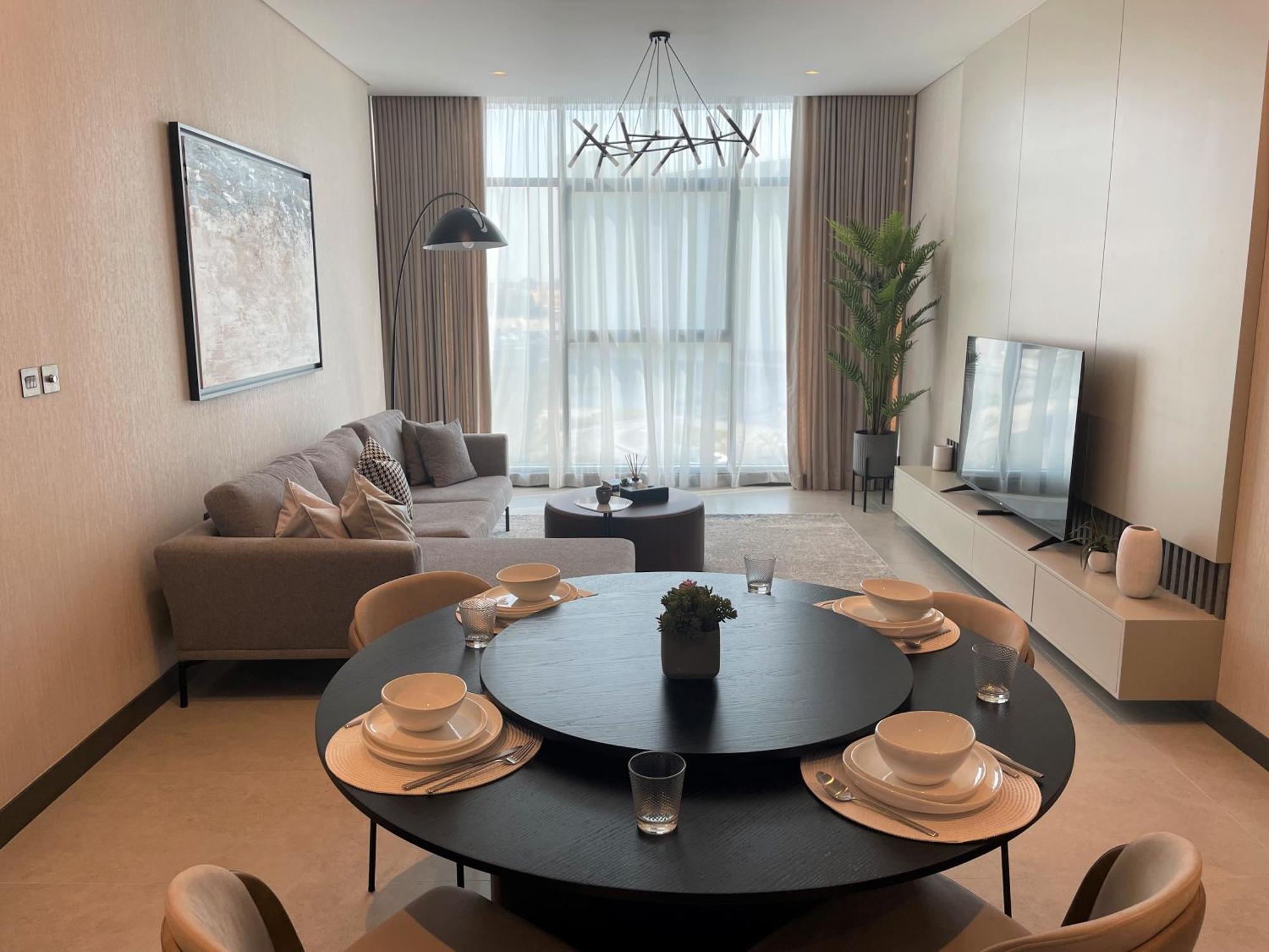 מלון מנאמה Charthouse Bahrain מראה חיצוני תמונה A living room in a typical apartment
