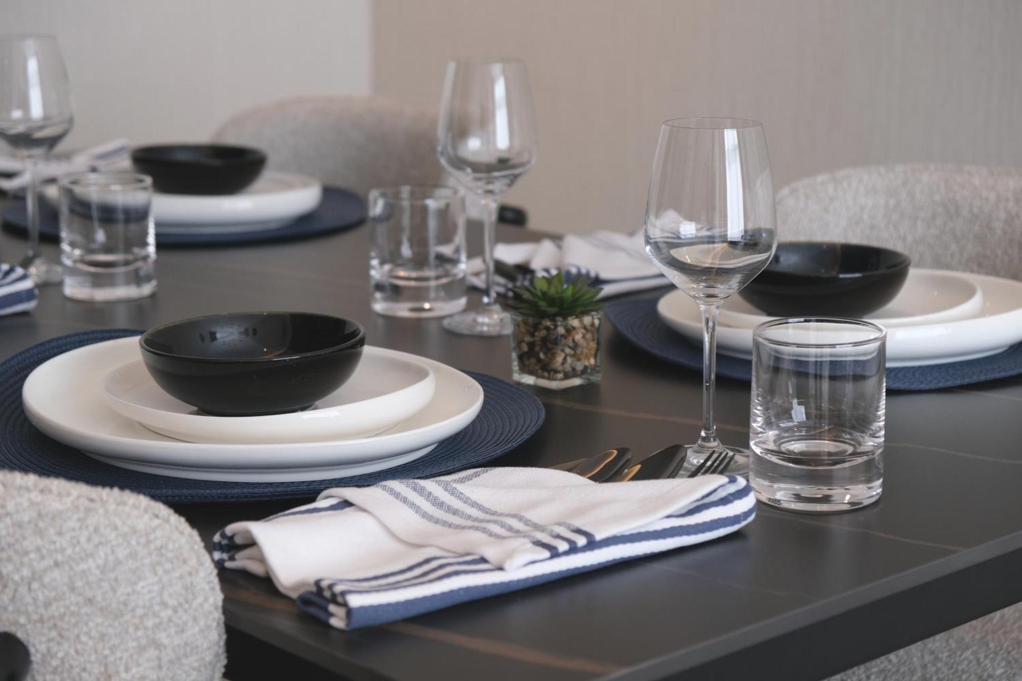 מלון מנאמה Charthouse Bahrain מראה חיצוני תמונה Dinnerware